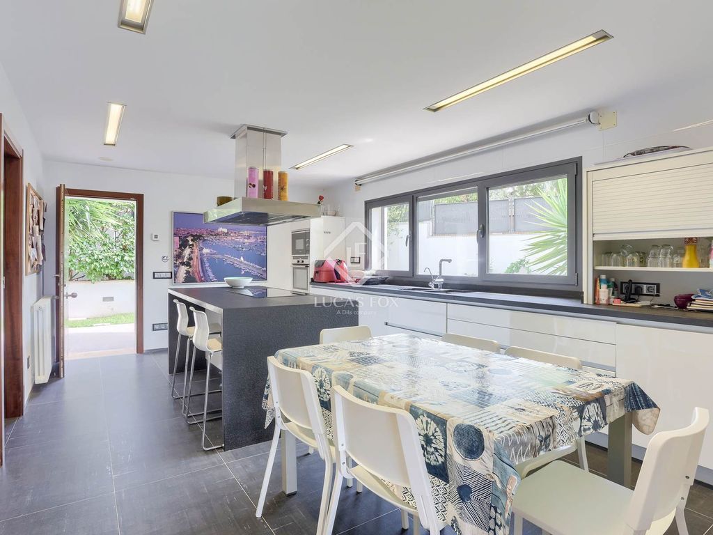 Property photo 3 of 53