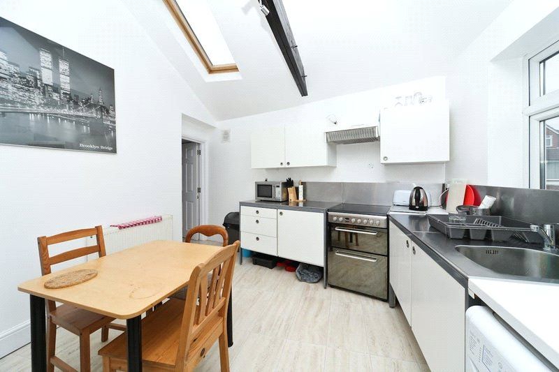 Property photo 3 of 5 Kitchen