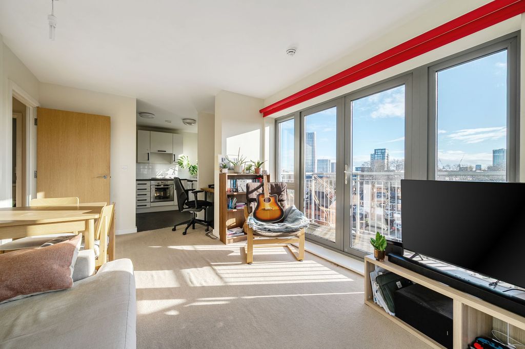 Property photo 1 of 16 Open Plan Living Room