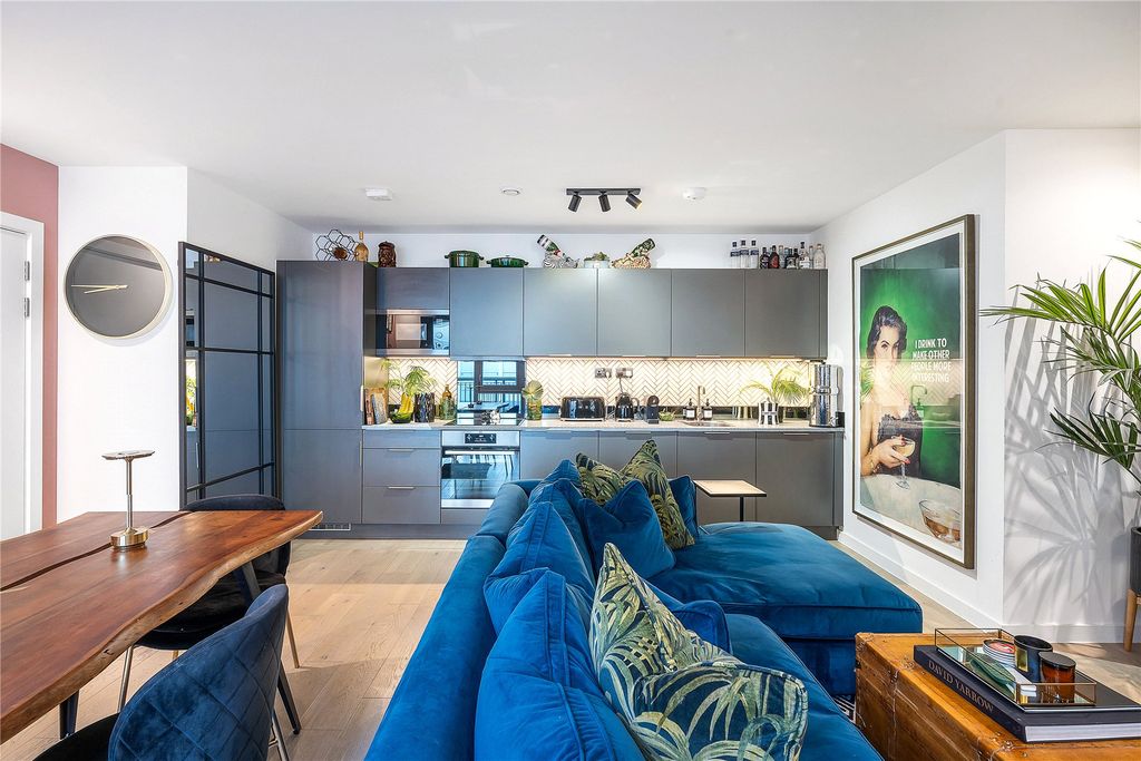 Property photo 3 of 10 Kitchen