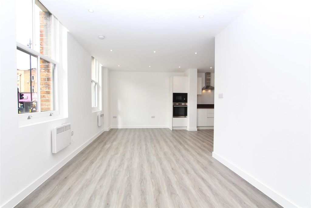 Property photo 1 of 19 Brooke Road, N16