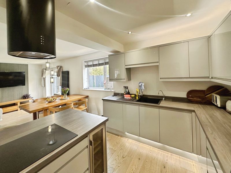 Property photo 3 of 17 Kitchen