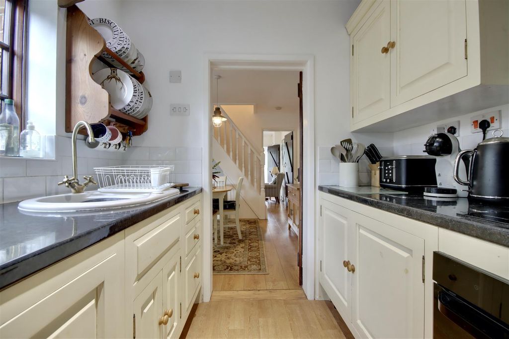 Property photo 1 of 20 Kitchen