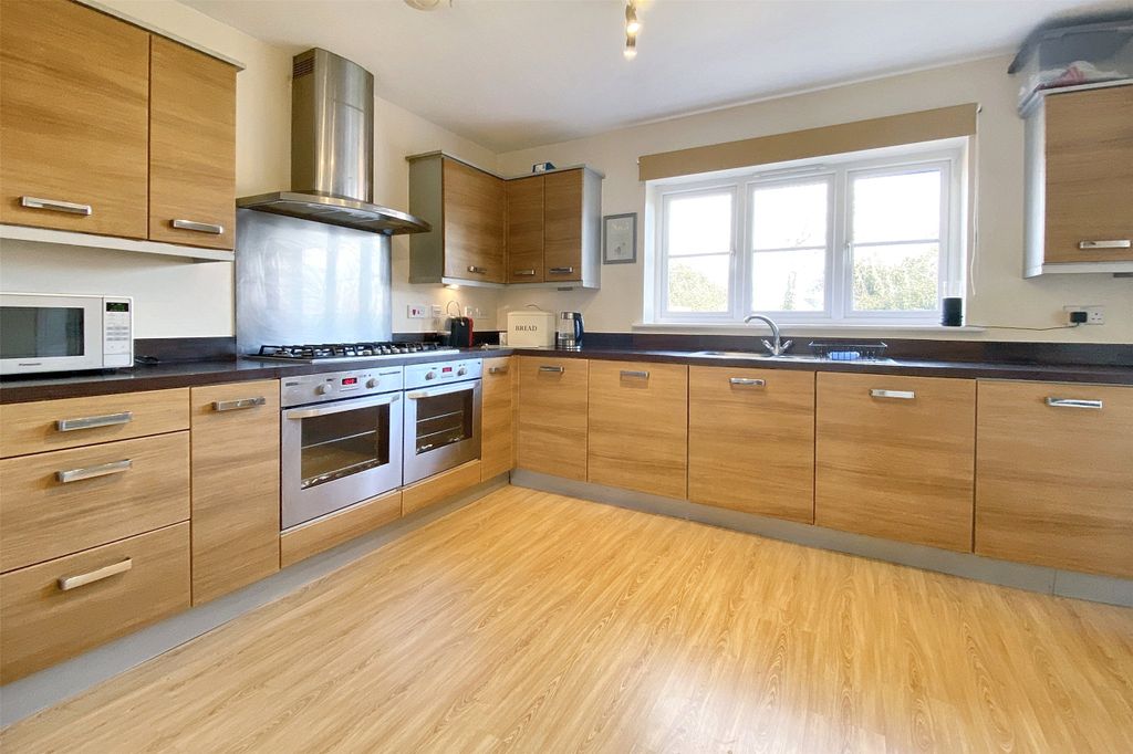 Property photo 2 of 14 Kitchen