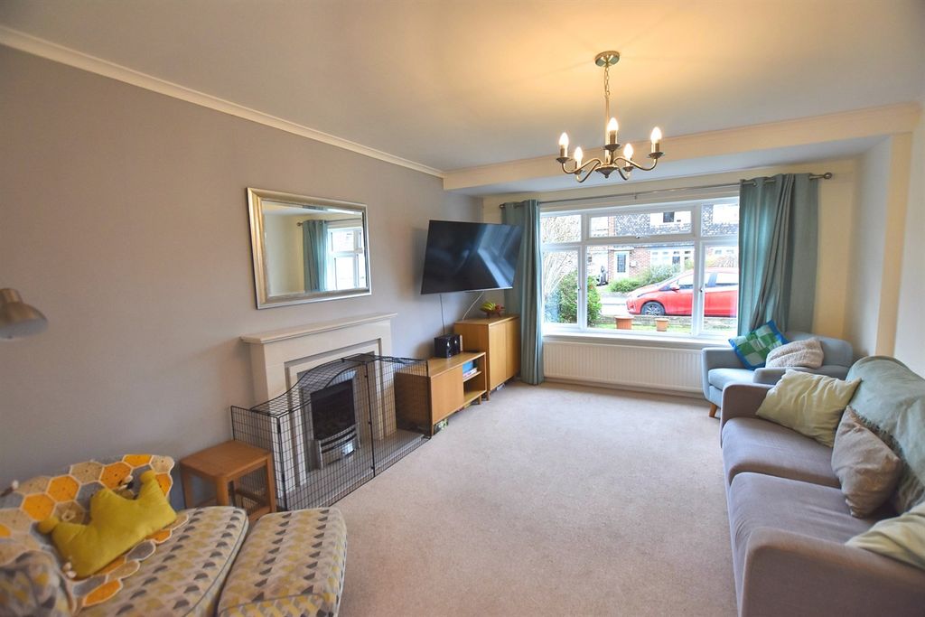 Property photo 2 of 18 Living Room