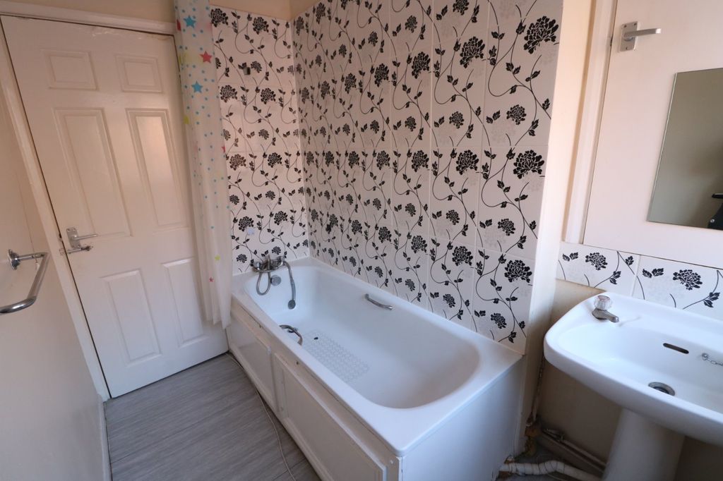 Property photo 3 of 6 Picture No. 04