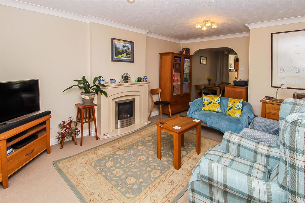 Property photo 3 of 11 Living Room