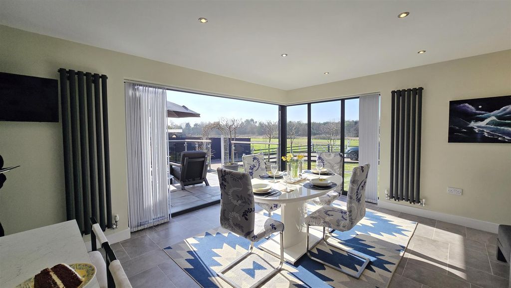 Property photo 3 of 26 Dining Area