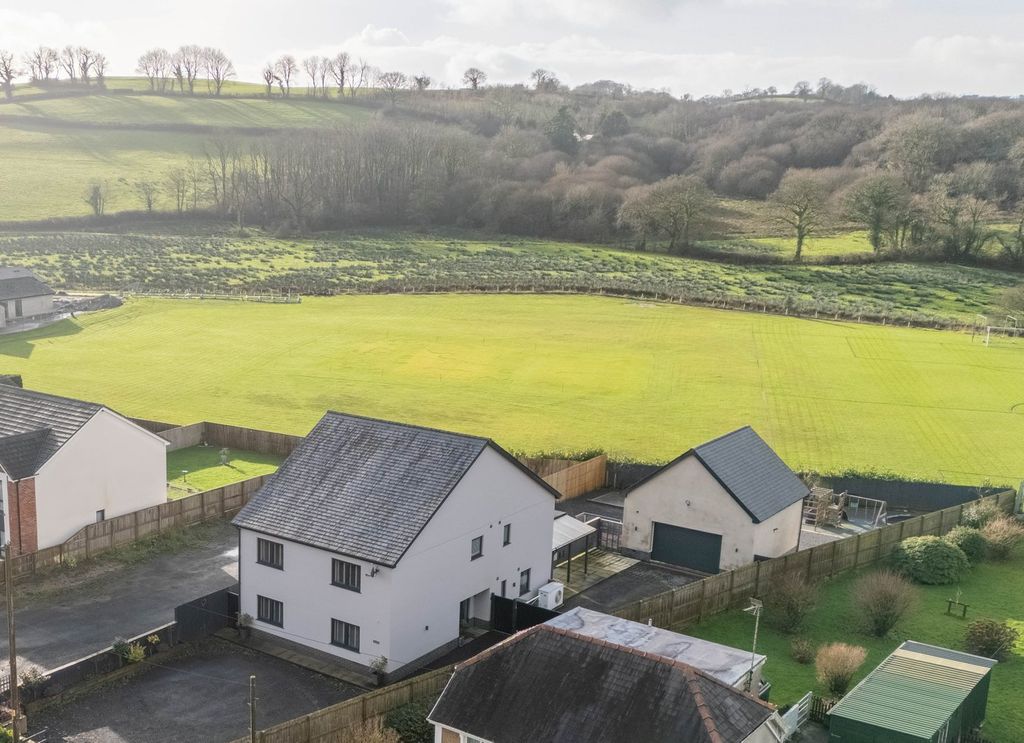 Property photo 3 of 41