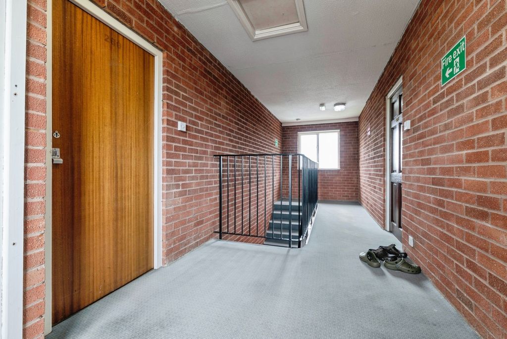 Property photo 3 of 11 Pbox-Img.Jpg