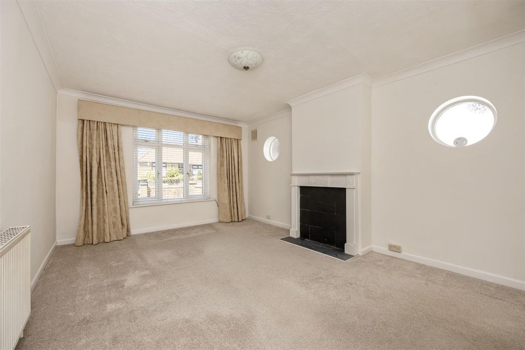 Property photo 2 of 22 Sitting/Dining Room