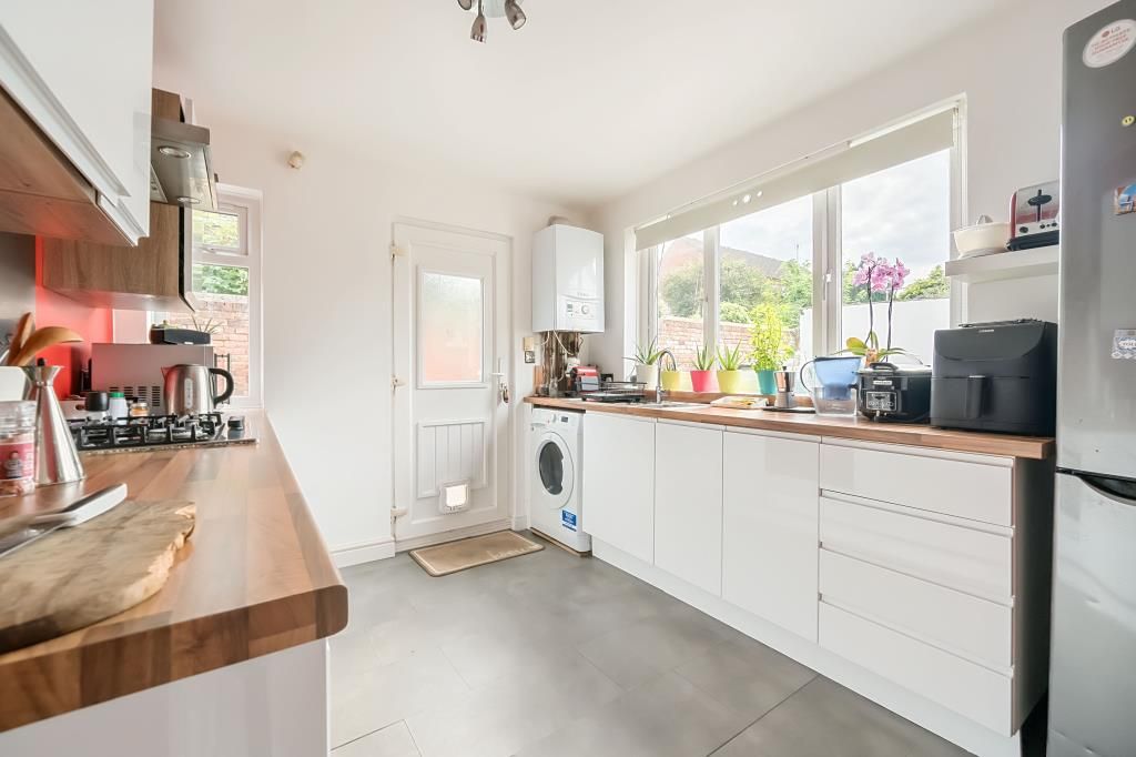 Property photo 3 of 11 Kitchen