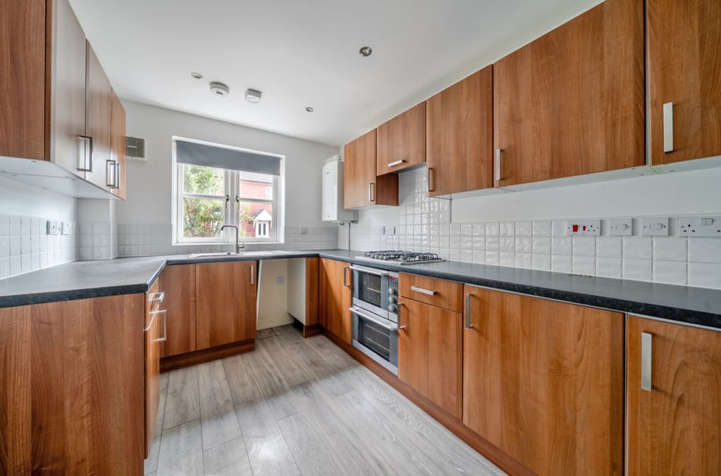Property photo 2 of 25 7-6A730d8A22Fcb-1502329-19Fd16A99A500-8-7