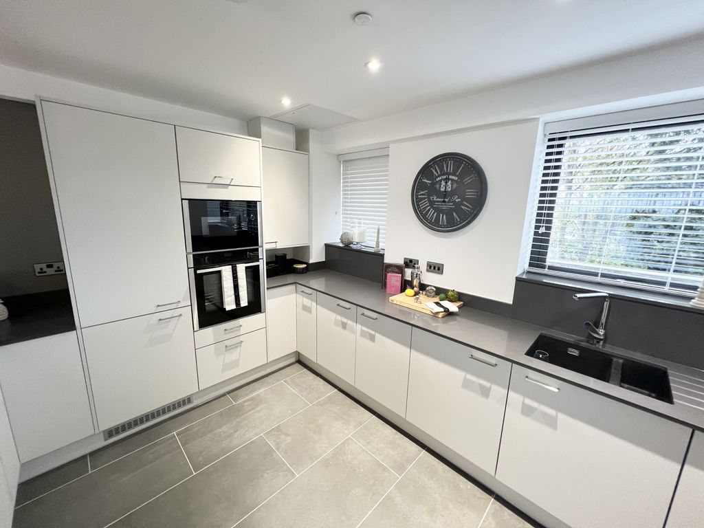 Property photo 1 of 9 Executive 2 Bedroom Property To Let In Penarth