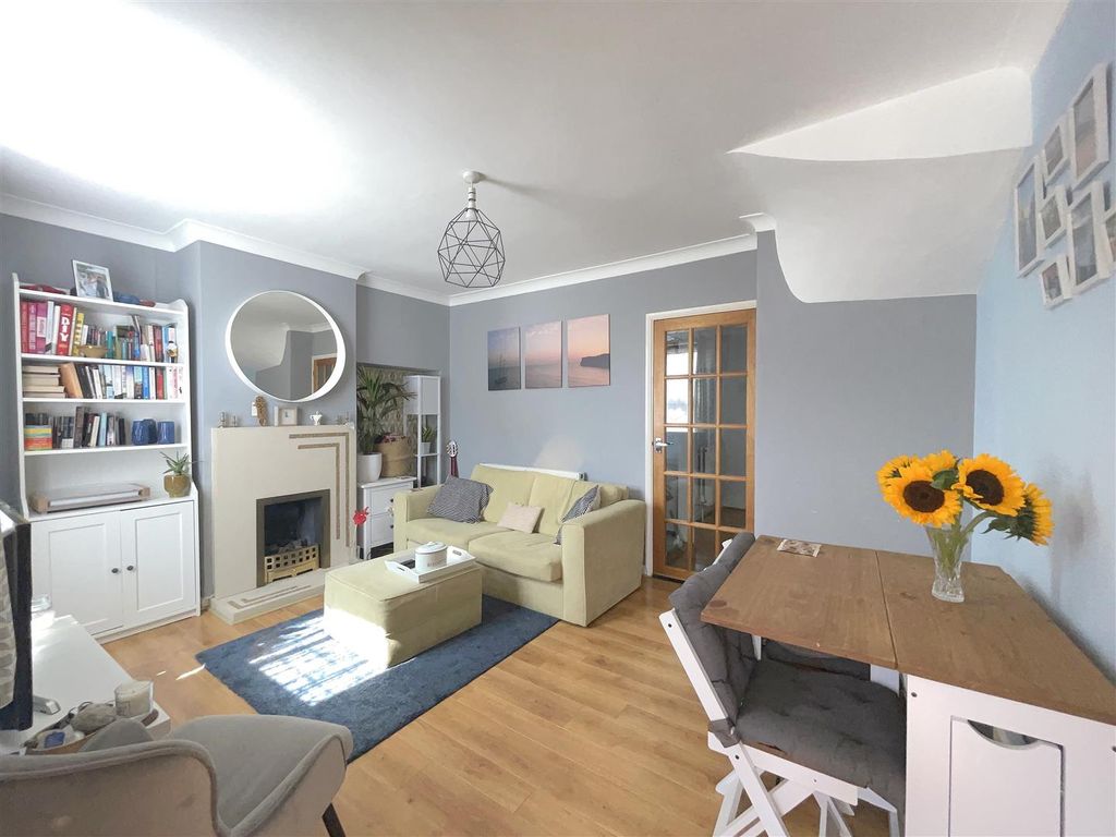 Property photo 3 of 13 Titchfield 5.Jpg
