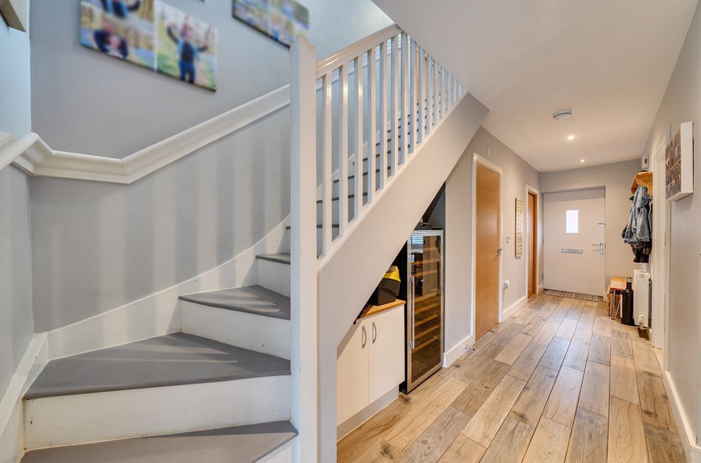 Property photo 2 of 20 1434838-15-69c2A7...