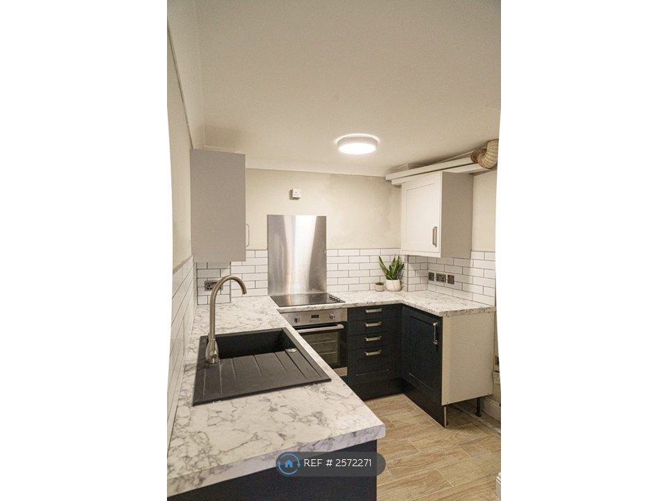 Property photo 2 of 11 New Kitchen (All White Goods Included)