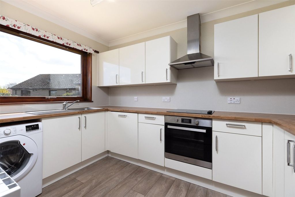 Property photo 3 of 12 Kitchen