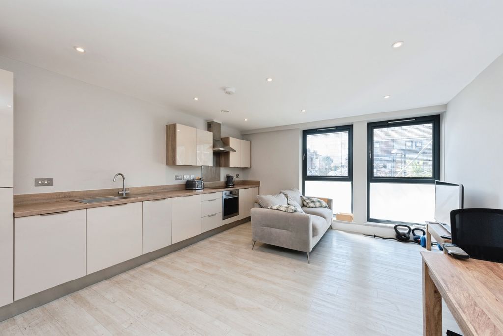 Property photo 2 of 15 Kitchen/Reception