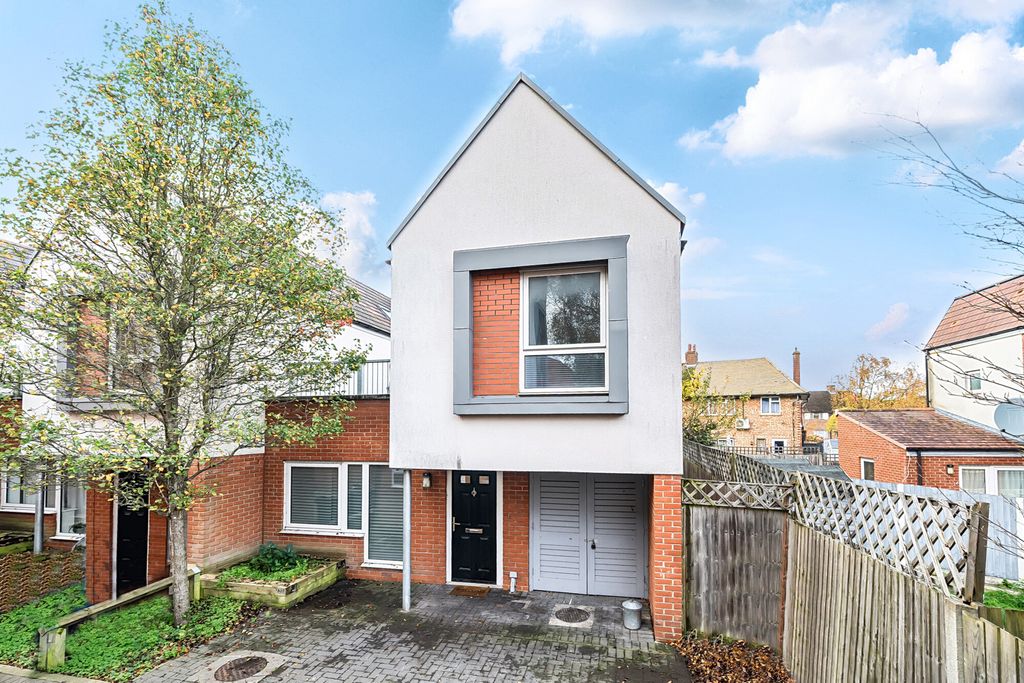 Property photo 1 of 14 1381225-2-6914782...