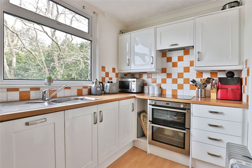 Property photo 3 of 16 Picture No. 12