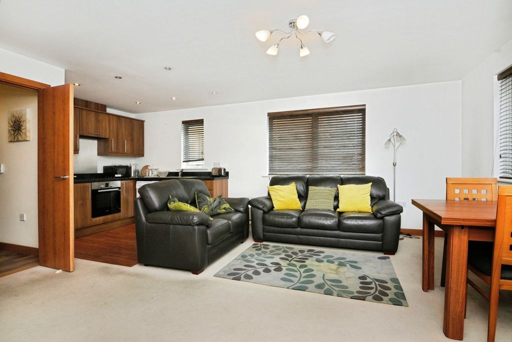 Property photo 2 of 17 Photo