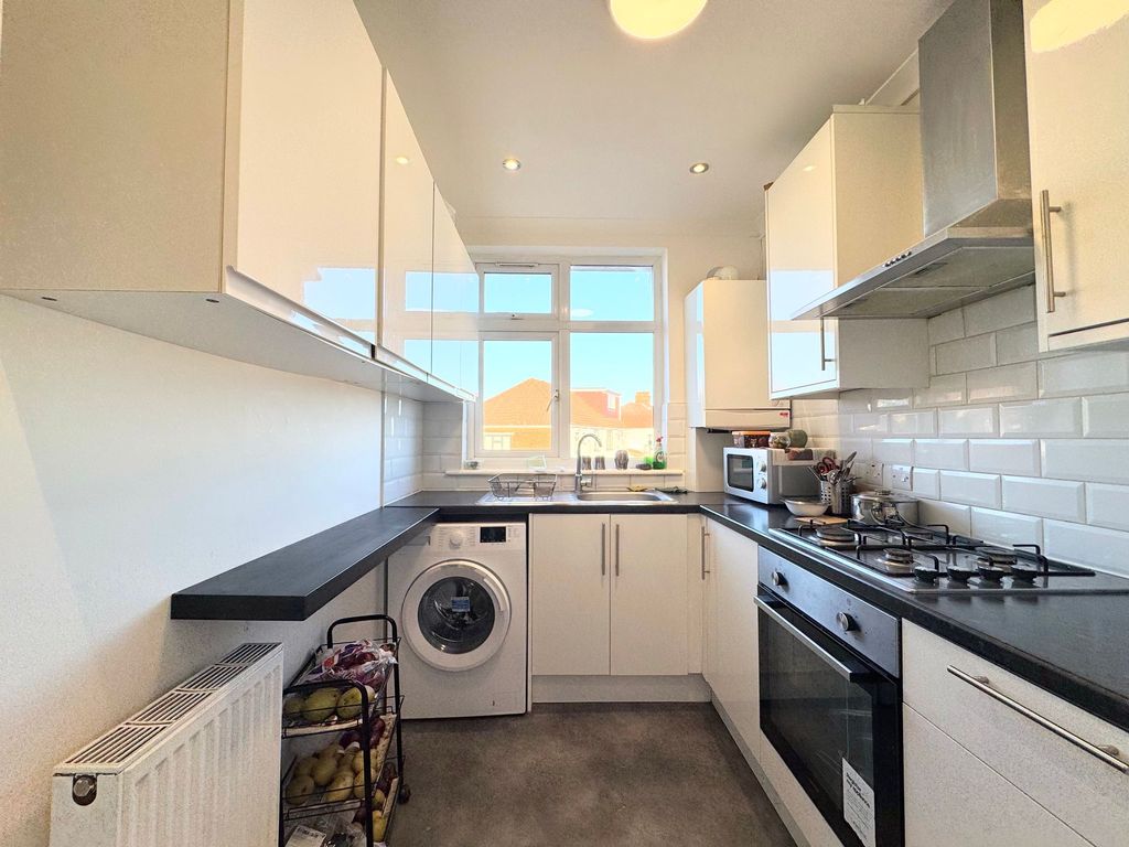 Property photo 2 of 12 Kitchen