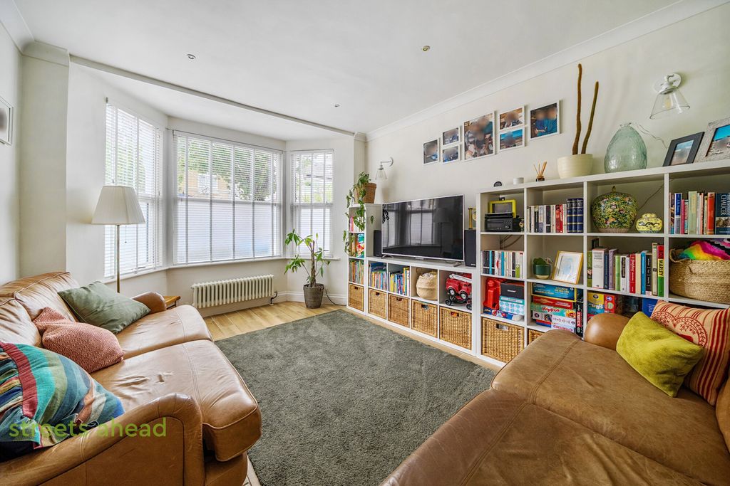Property photo 2 of 17 02cd4364-A182-45B...