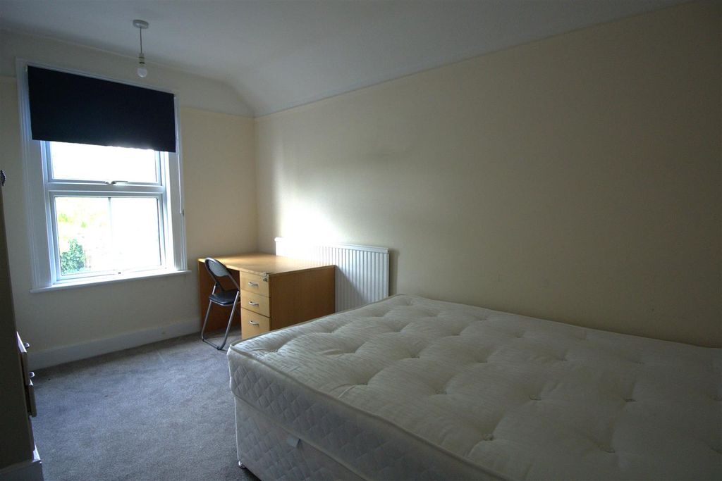 Property photo 3 of 13 63 Clarence Street Bedroom 2.Jpg