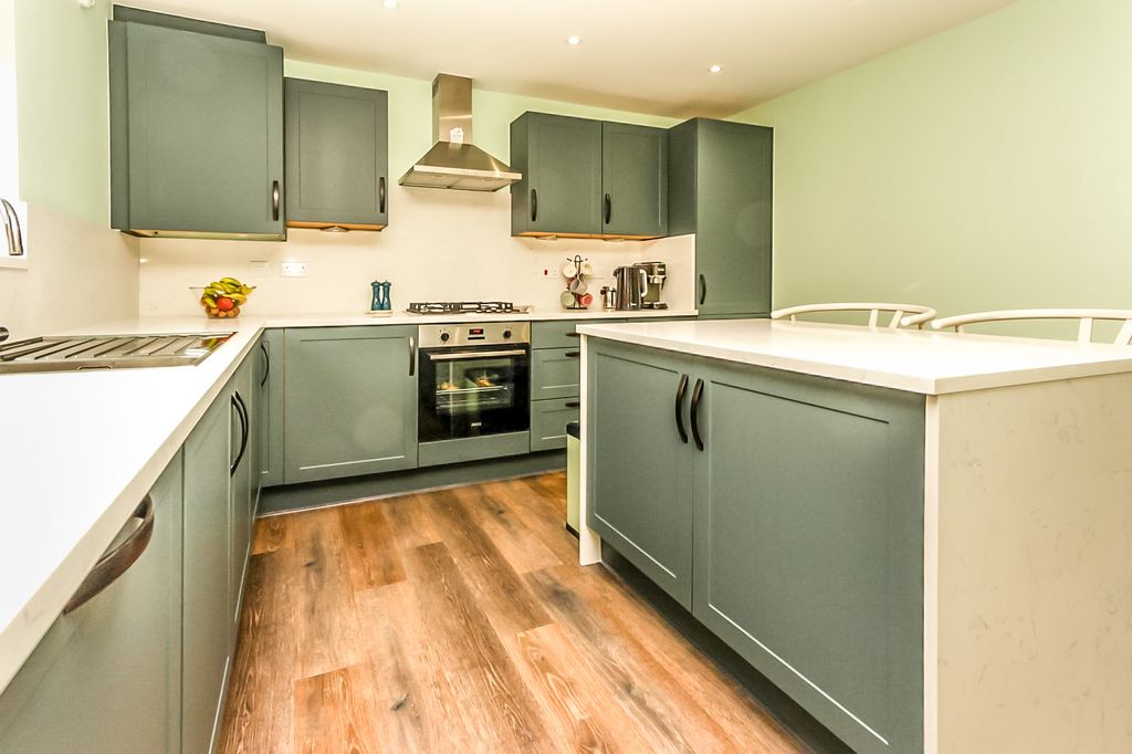 Property photo 3 of 12 Kitchen