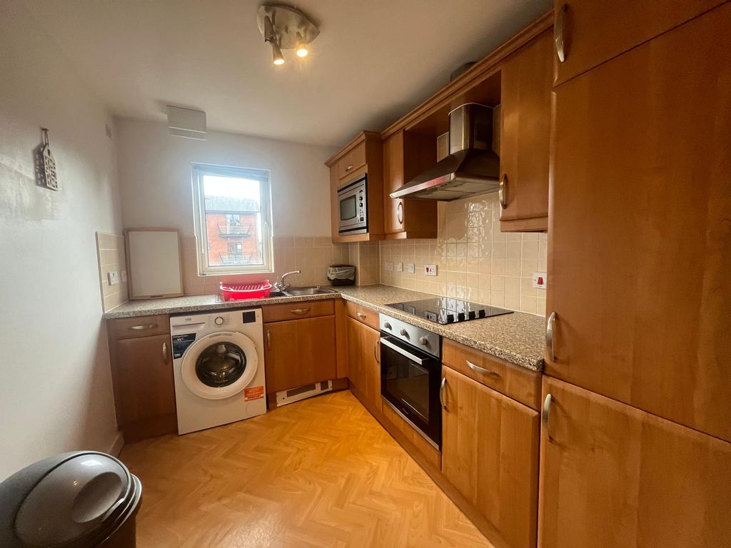 Property photo 2 of 8 Kitchen