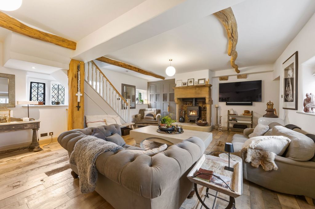 Property photo 2 of 45