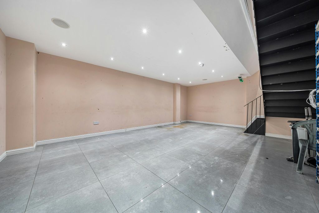 Property photo 3 of 15 139366386942c1A738305.Jpg