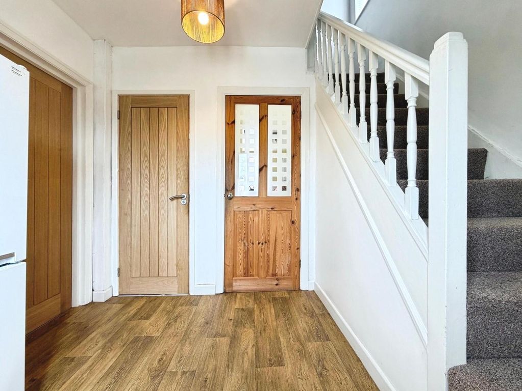 Property photo 3 of 26 Entrance Hall