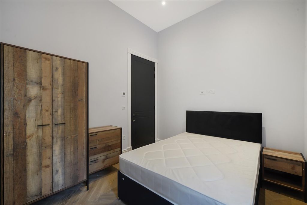 Property photo 1 of 9 Newall Close - Ep3908O8Hkvgf9Whiymk.Jpg