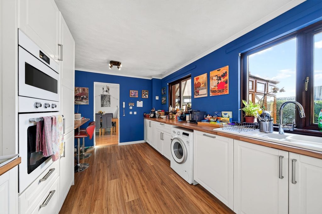 Property photo 3 of 50 Kitchen