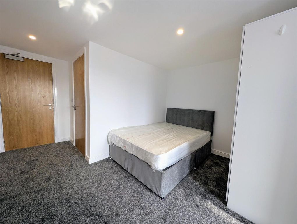 Property photo 2 of 7 Studio