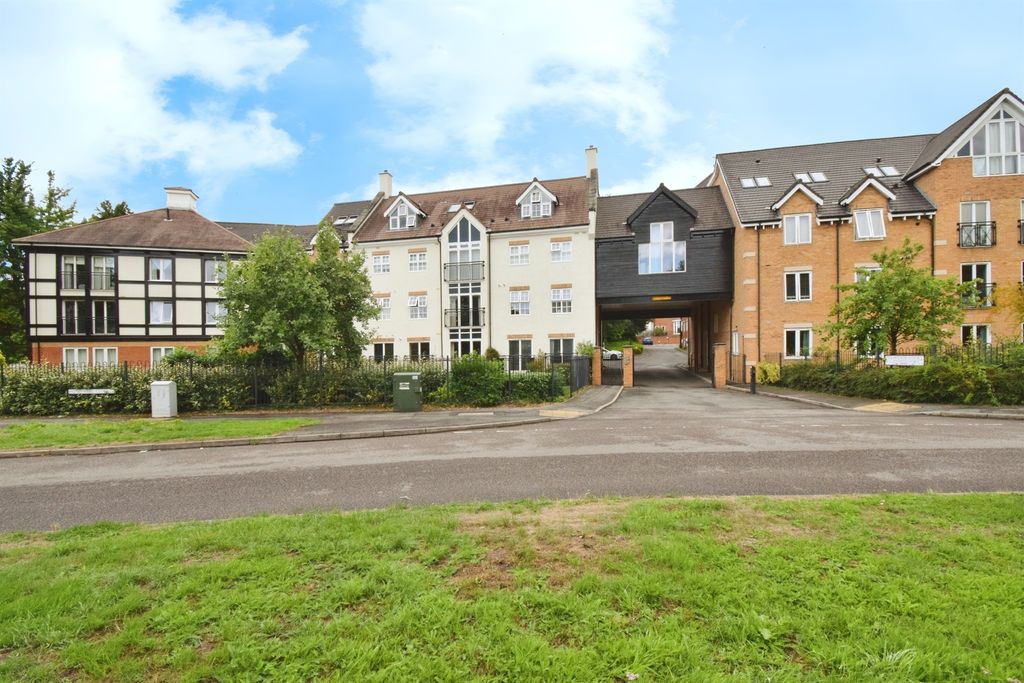 Property photo 1 of 17