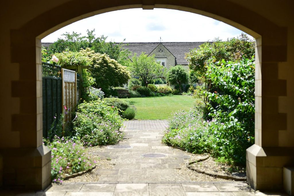 Property photo 2 of 15 Outside