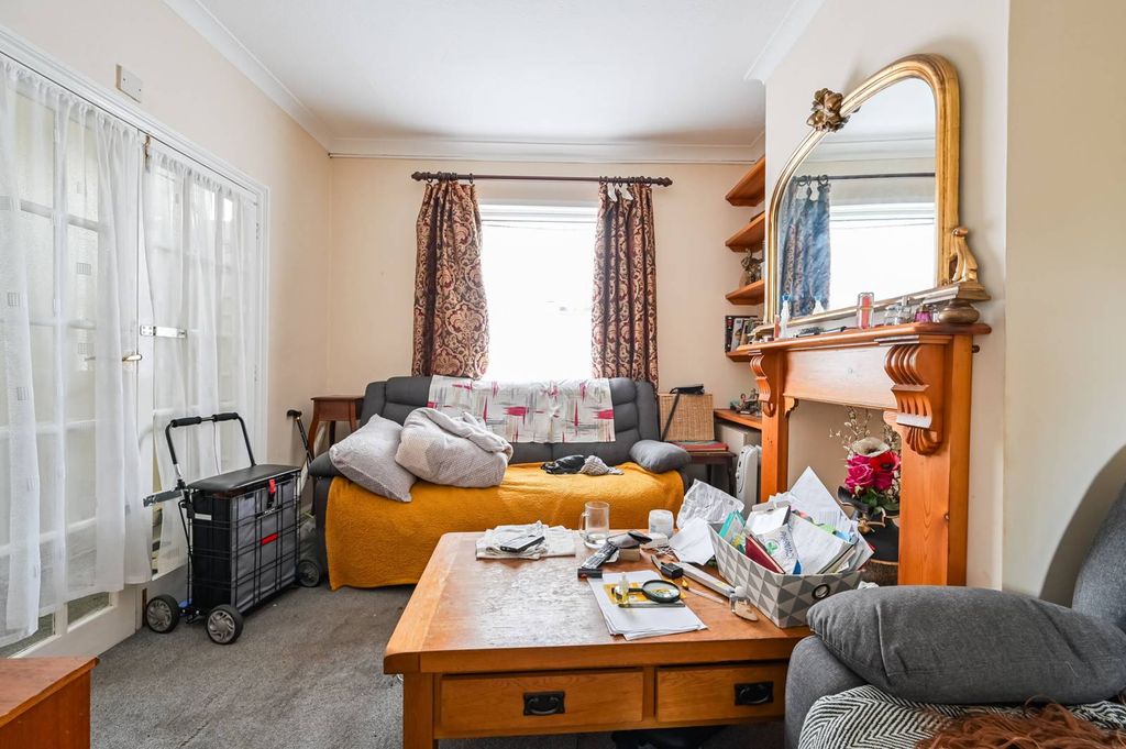 Property photo 3 of 12