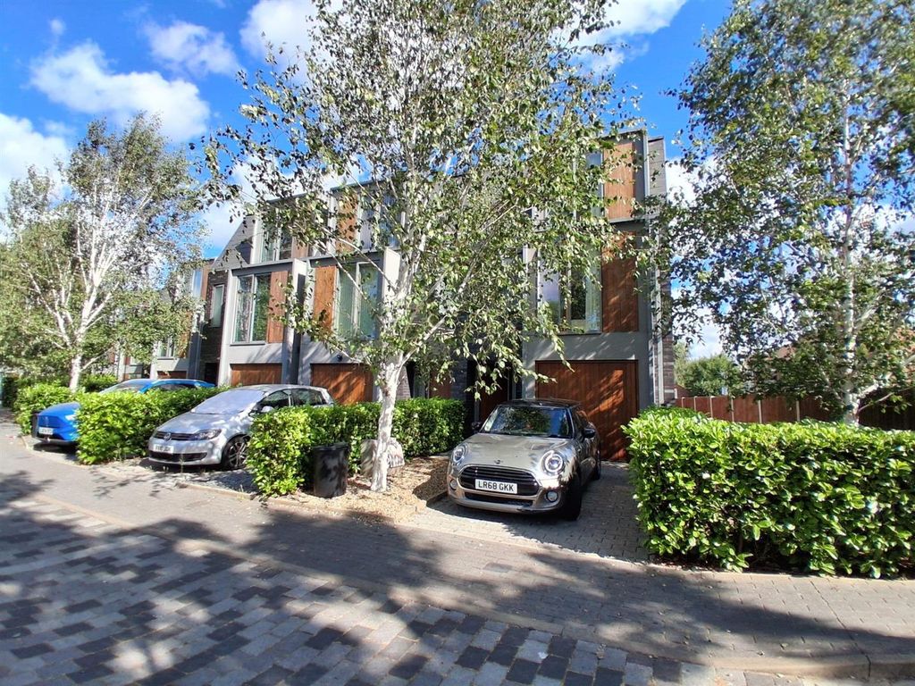 Property photo 1 of 19 1 Greenfields Place.Jpg