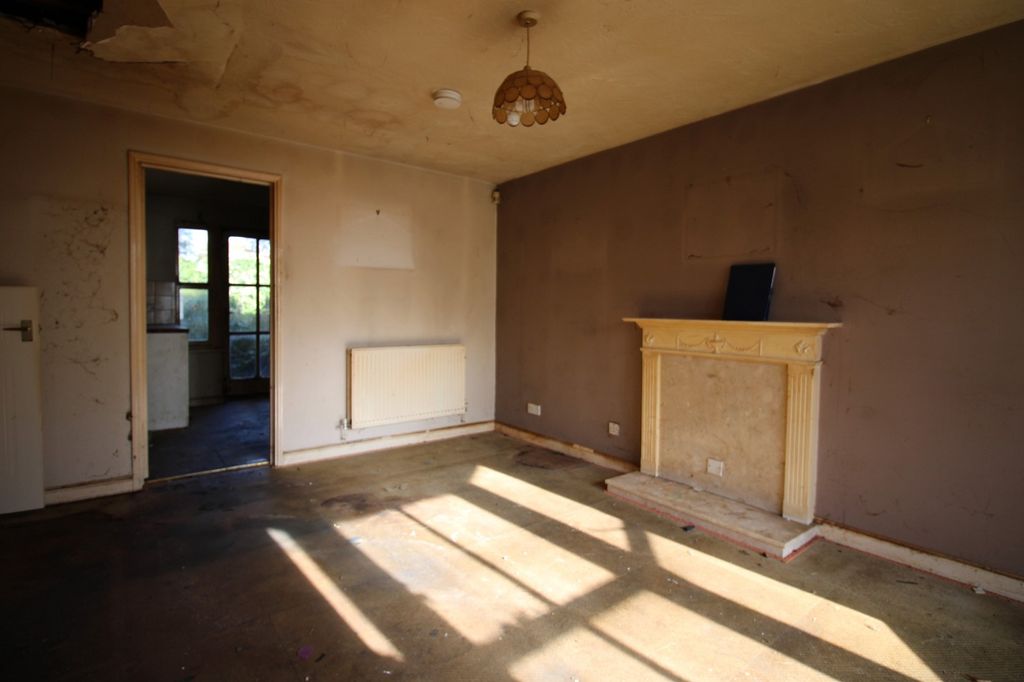 Property photo 3 of 13 Living Room