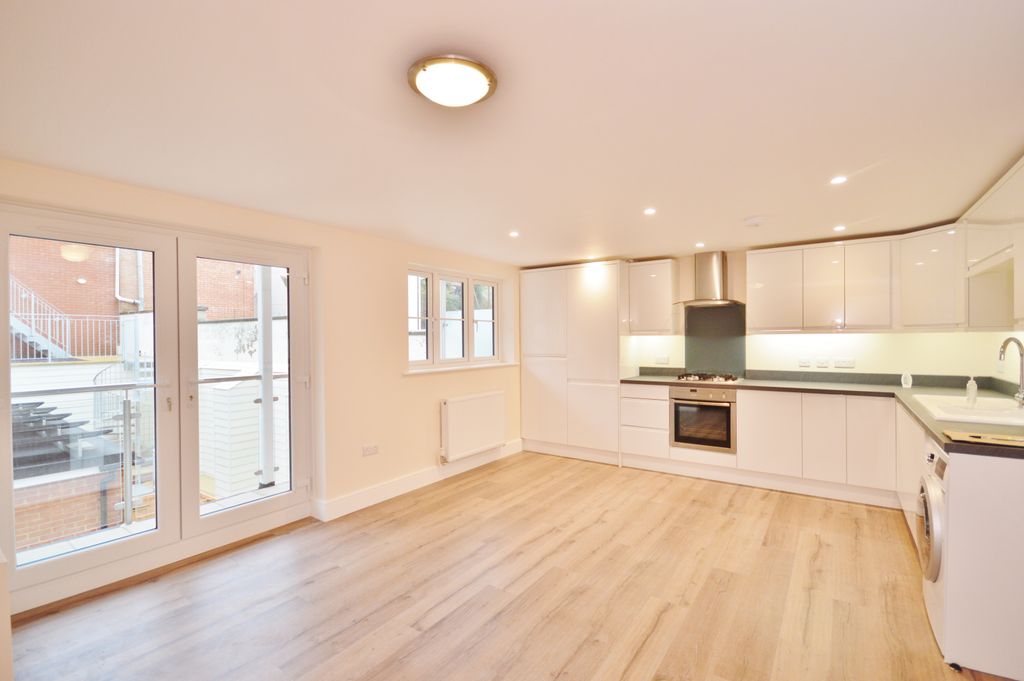 Property photo 2 of 7 Kitchen