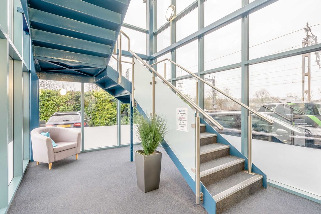 Property photo 3 of 8 Monaco House, 1 Monaco Way, Station Road, Kings Langley, Hertfordshire, Wd4 8Lq