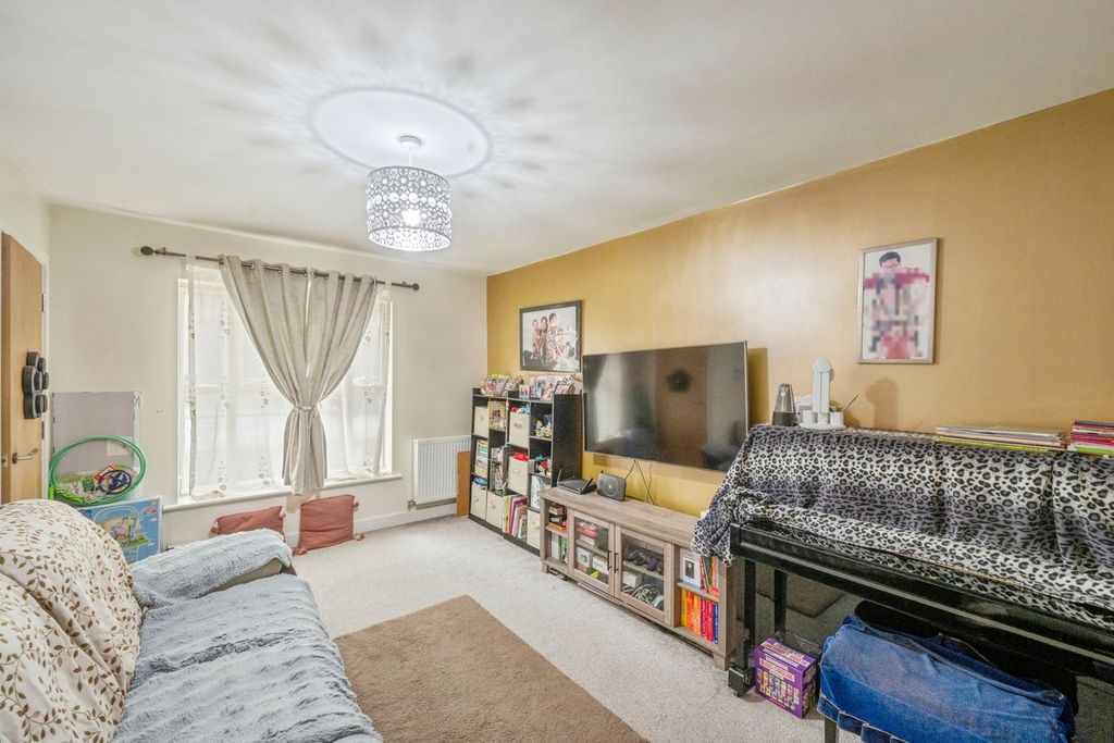 Property photo 2 of 20