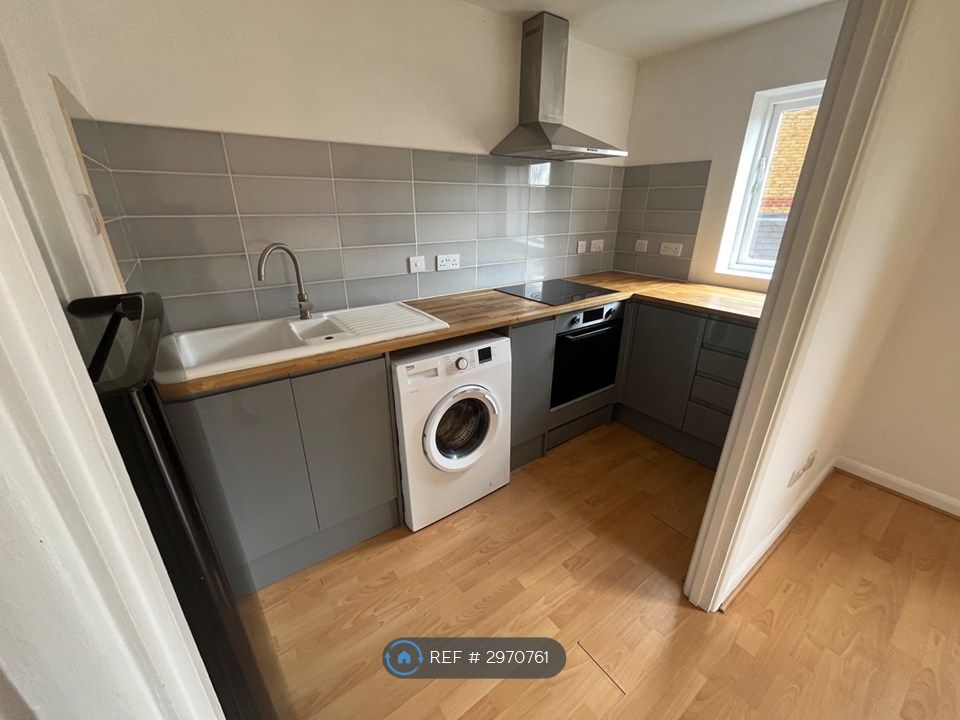 Property photo 2 of 14 Modern, Spacious Kitchen/Diner