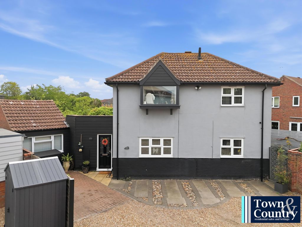 Property photo 1 of 28 Berechurch Hall Road