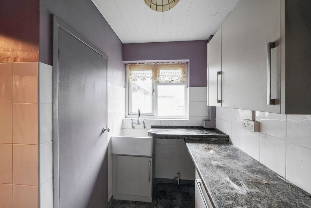 Property photo 3 of 22 10 Hudson Rd, Hayes, Middlesex, Ub3 5El