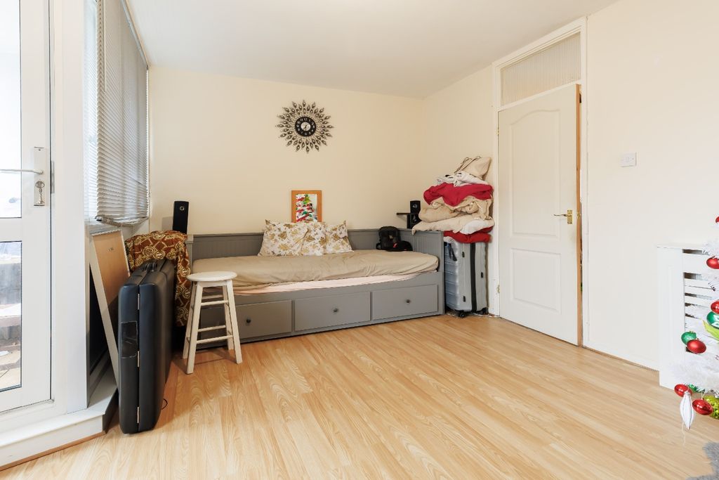 Property photo 3 of 13 4477862