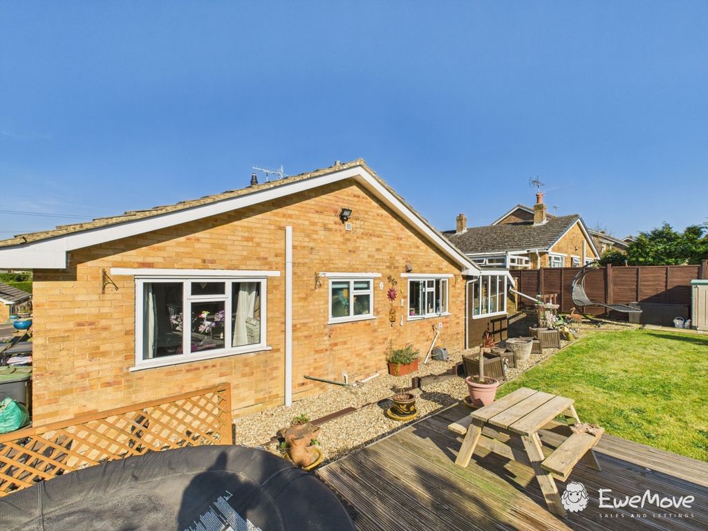 Property photo 3 of 15 Cam02899G0-Pr0053-Still001